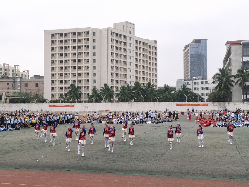 趣味运动我快乐，健体强国我能行――海南师范大学实验小学第二届体育艺术节