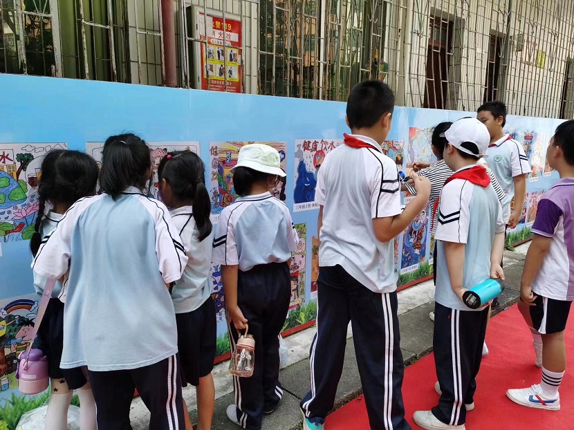 亚洲赌场排名开展庆“六·一”现场绘画、书法比赛