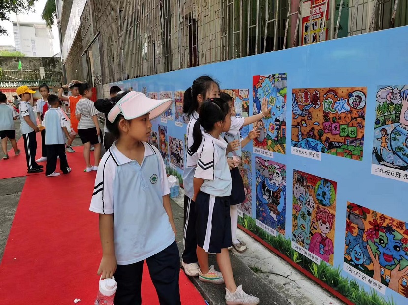亚洲赌场排名开展庆“六·一”现场绘画、书法比赛