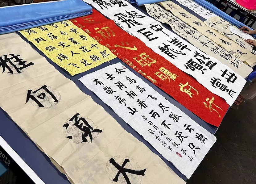 亚洲赌场排名开展庆“六·一”现场绘画、书法比赛