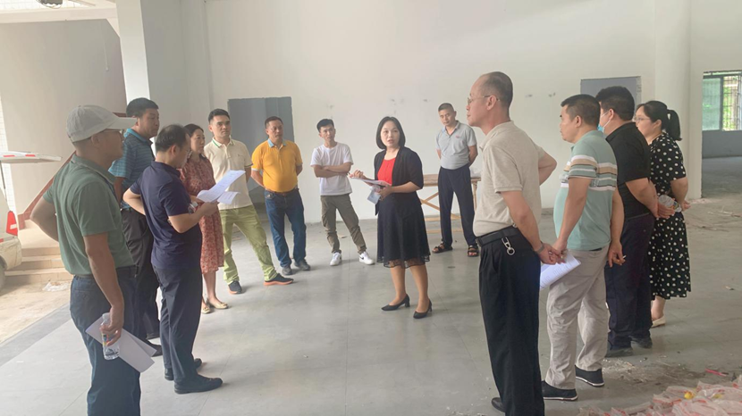 校领导到加密货币赌场排行榜
召开新学期教室准备情况现场办公会议